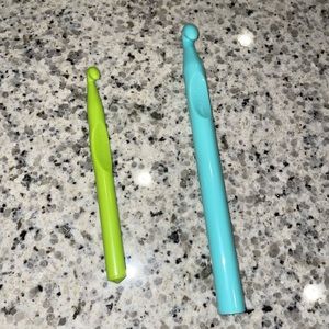 2 Crochet hooks